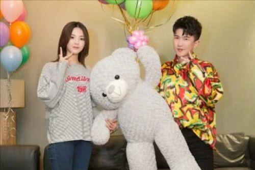 娱乐圈吃瓜熊,揭秘明星背后的故事与真相  第2张